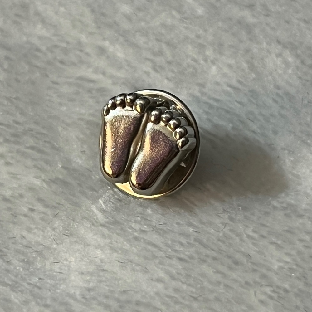 V. Evers 1979 Precious Feet Lapel Pin/Tie Tack, silver tone